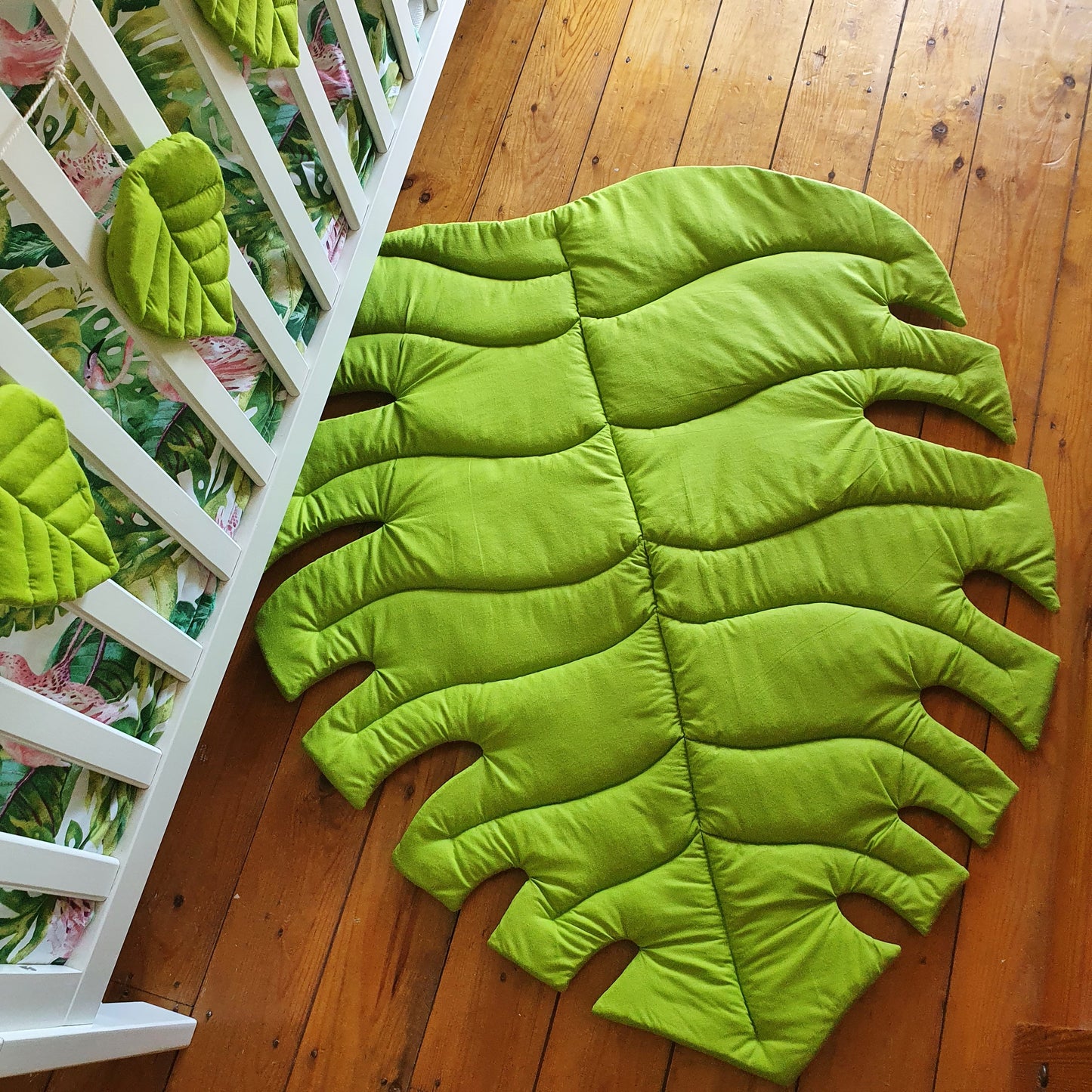 Light green Monstera rug Size S