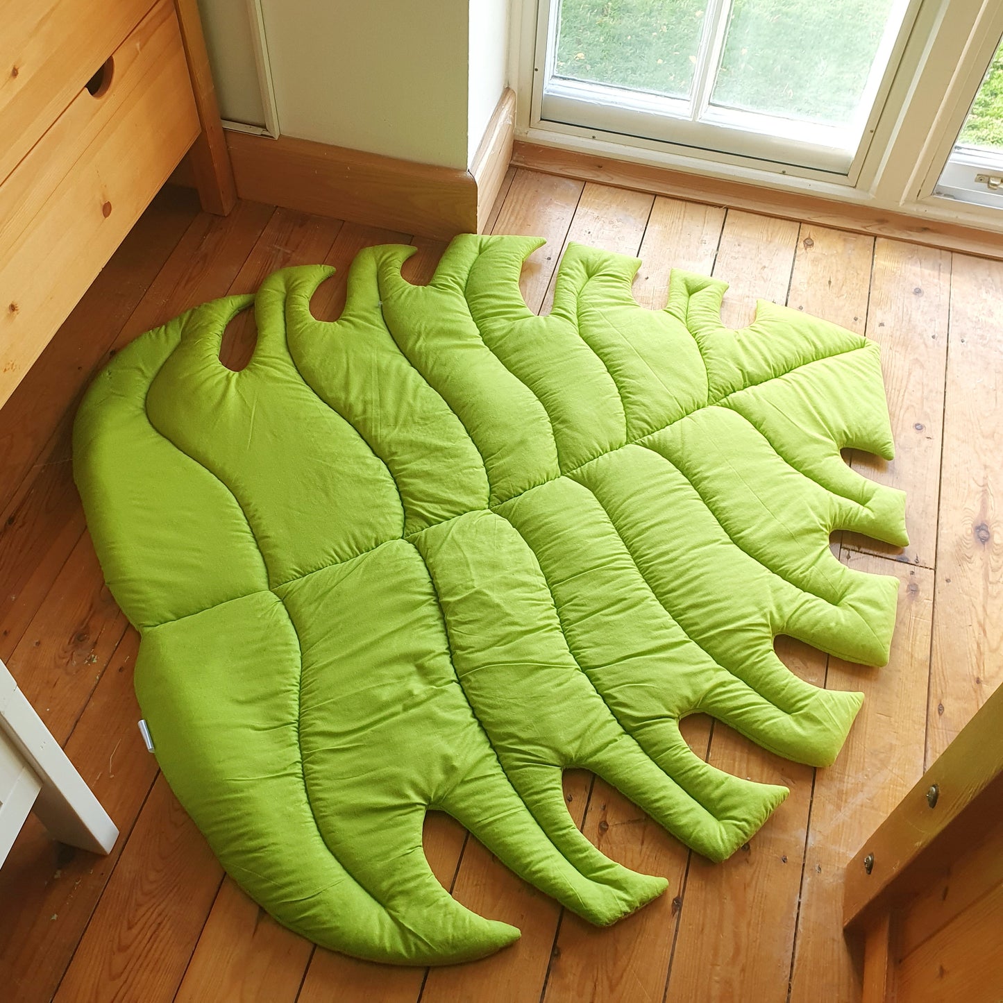 Light green Monstera rug Size M